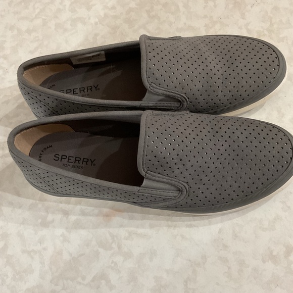 Sperry women’s Gray Slip-On Shoes size 9 - Picture 2 of 5